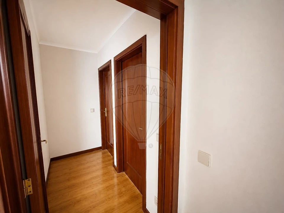 Apartamento T2 para Venda em Oliveira do Douro Foto 6