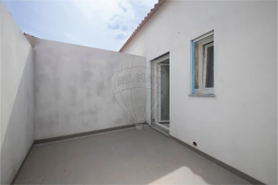 Moradia T2 para Venda em Santa Maria, São Pedro e Matacães