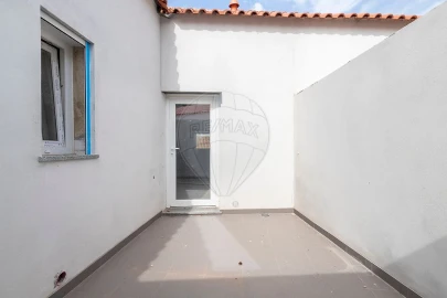 Moradia T2 para Venda em Santa Maria, São Pedro e Matacães