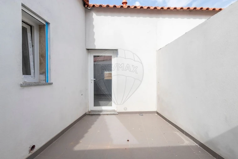 Moradia T2 para Venda em Santa Maria, São Pedro e Matacães Foto 15