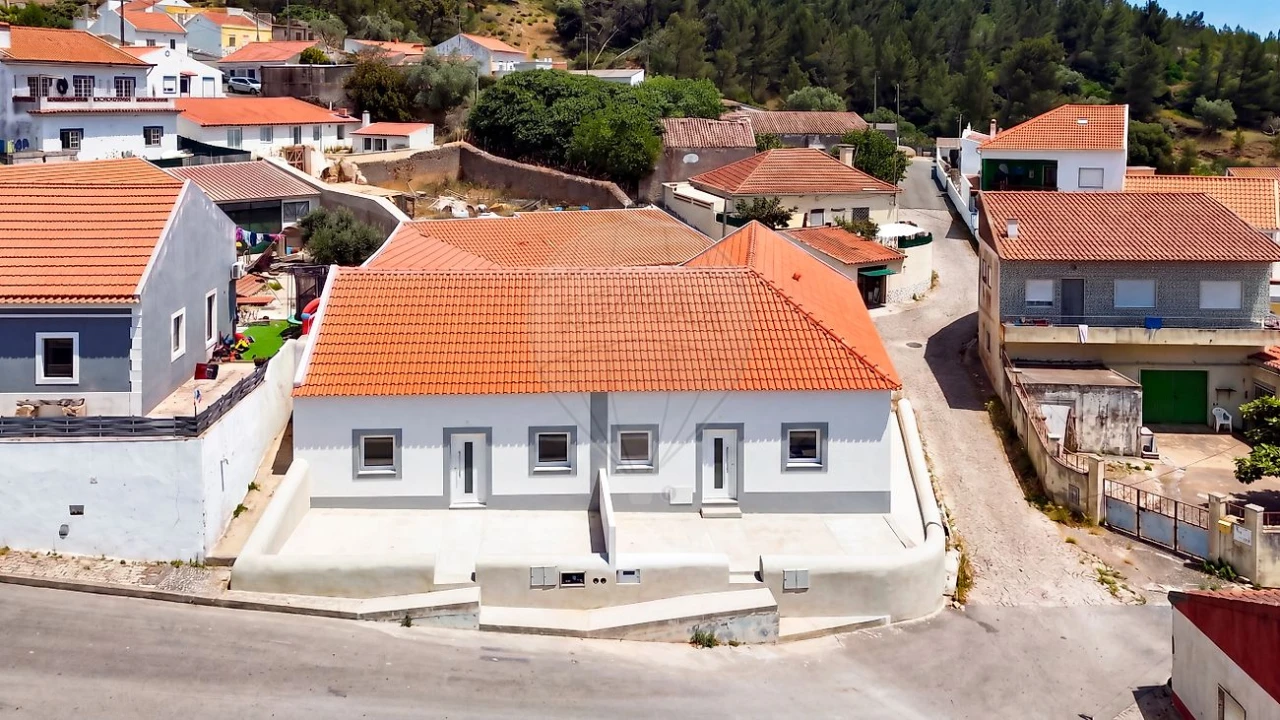 Moradia T2 para Venda em Santa Maria, São Pedro e Matacães Foto 9