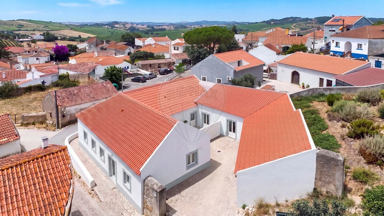 Moradia T2 para Venda em Santa Maria, São Pedro e Matacães Foto 1