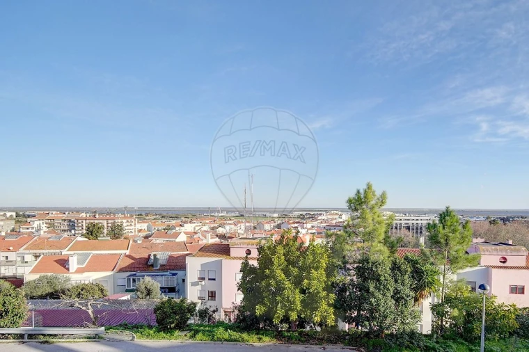 Moradia T3 para Arrendamento em Alverca do Ribatejo e Sobralinho Foto 5