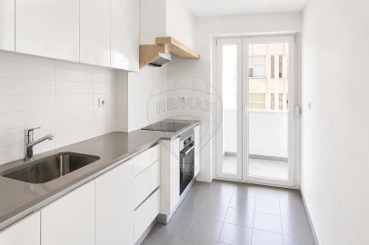 Apartamento T3 para Arrendamento em Algés, Linda-A-Velha e Cruz Quebrada-Dafundo