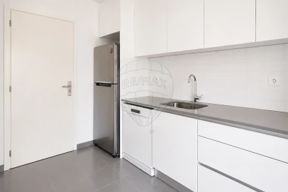 Apartamento T3 para Arrendamento em Algés, Linda-A-Velha e Cruz Quebrada-Dafundo