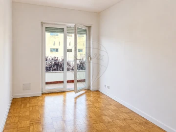 Apartamento T3 para Arrendamento em Algés, Linda-A-Velha e Cruz Quebrada-Dafundo
