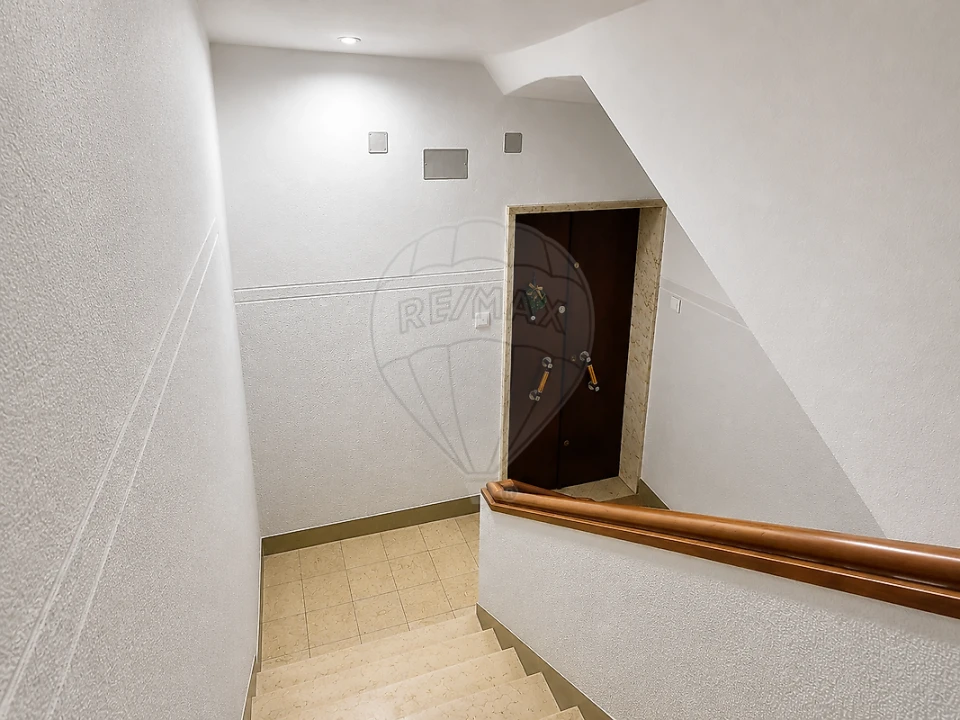 Apartamento T3 para Arrendamento em Algés, Linda-A-Velha e Cruz Quebrada-Dafundo Foto 8