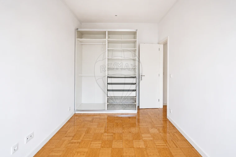Apartamento T3 para Arrendamento em Algés, Linda-A-Velha e Cruz Quebrada-Dafundo Foto 2