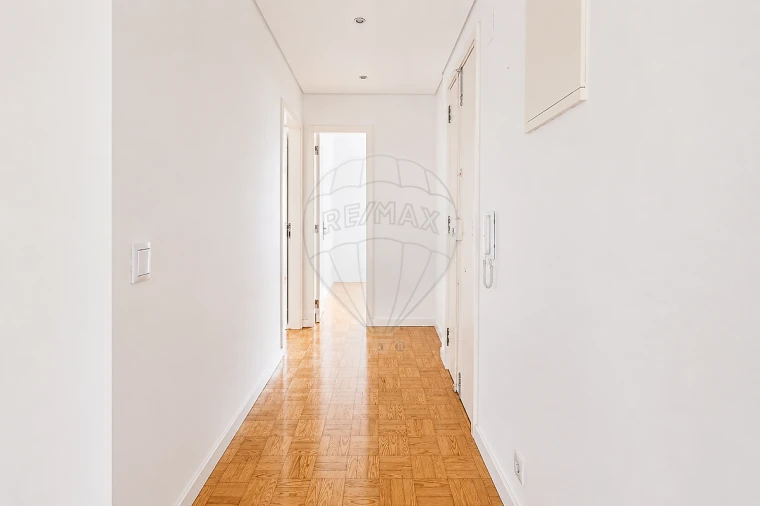 Apartamento T3 para Arrendamento em Algés, Linda-A-Velha e Cruz Quebrada-Dafundo Foto 5