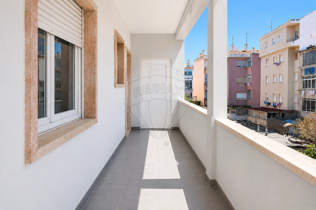 Apartamento T3 para Arrendamento em Algés, Linda-A-Velha e Cruz Quebrada-Dafundo Foto 6