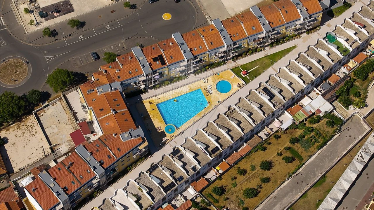 Apartamento T2 para Venda em Carregado e Cadafais Foto 1