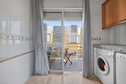 Apartamento T2 para Venda em Carregado e Cadafais