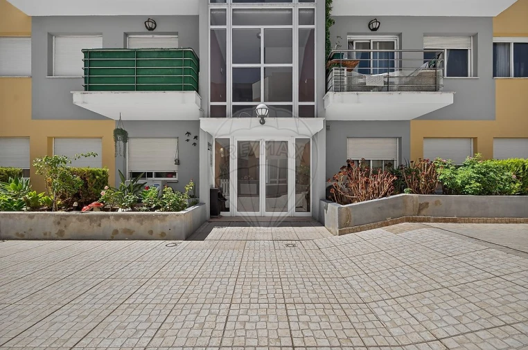 Apartamento T2 para Venda em Carregado e Cadafais Foto 18