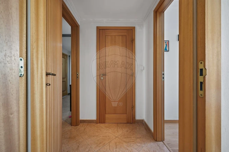 Apartamento T2 para Venda em Carregado e Cadafais Foto 6