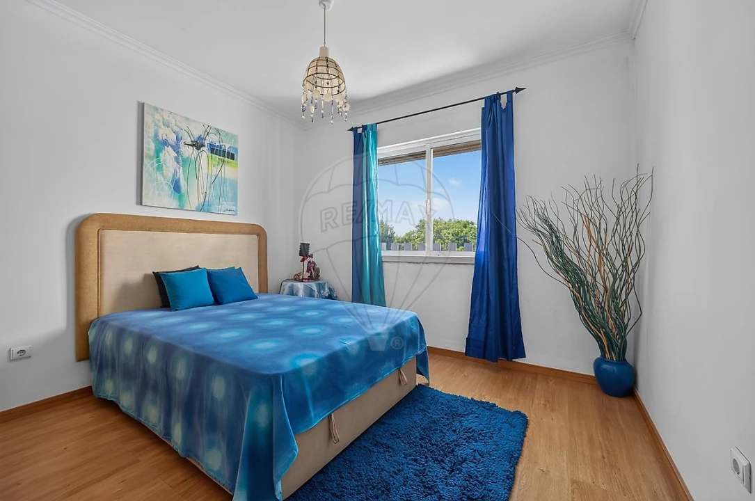 Apartamento T2 para Venda em Carregado e Cadafais Foto 9