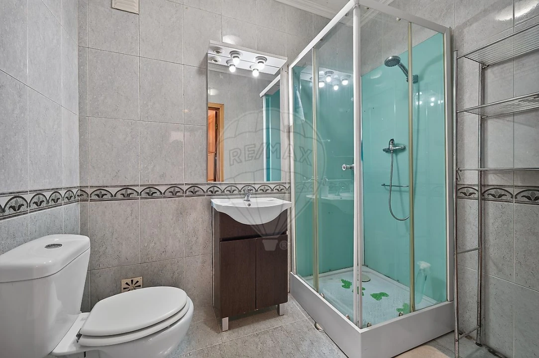 Apartamento T2 para Venda em Carregado e Cadafais Foto 11