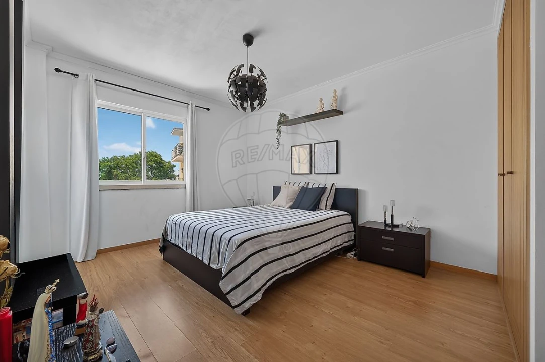 Apartamento T2 para Venda em Carregado e Cadafais Foto 18