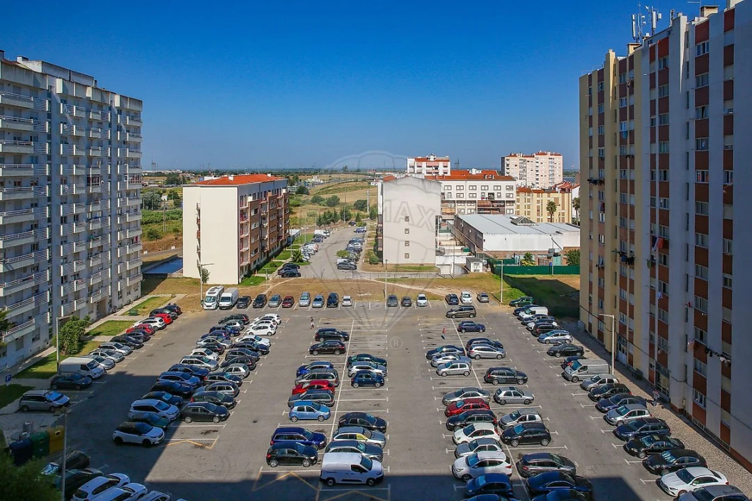 Apartamento T2 para Venda em Carregado e Cadafais Foto 18