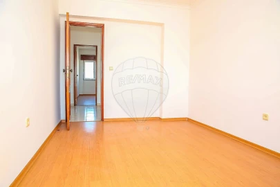Apartamento T2 para Venda em Carregado e Cadafais