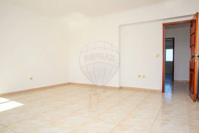 Apartamento T2 para Venda em Carregado e Cadafais