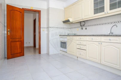 Apartamento T2 para Venda em Carregado e Cadafais