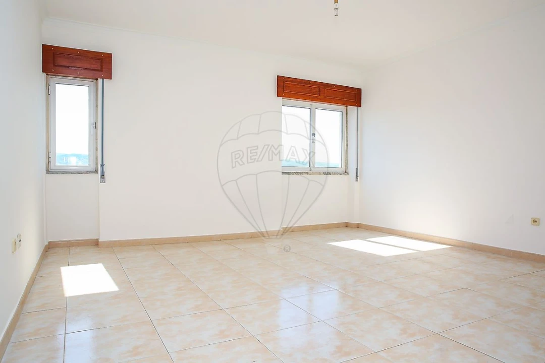 Apartamento T2 para Venda em Carregado e Cadafais Foto 1