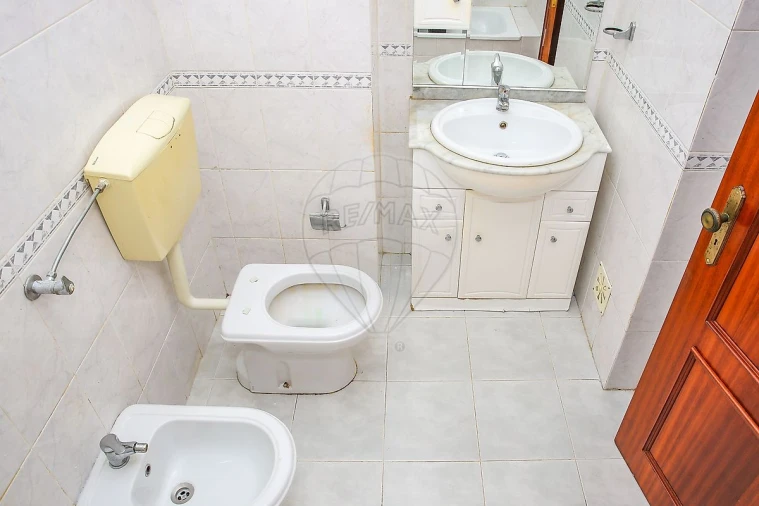Apartamento T2 para Venda em Carregado e Cadafais Foto 16