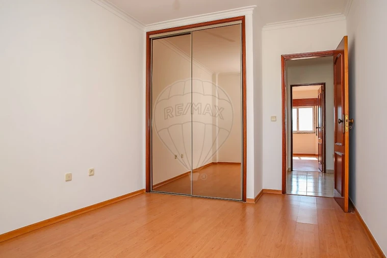 Apartamento T2 para Venda em Carregado e Cadafais Foto 12
