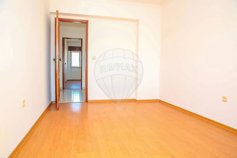 Apartamento T2 para Venda em Carregado e Cadafais Foto 15
