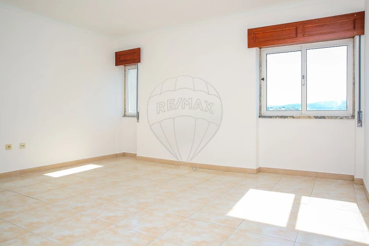 Apartamento T2 para Venda em Carregado e Cadafais Foto 4