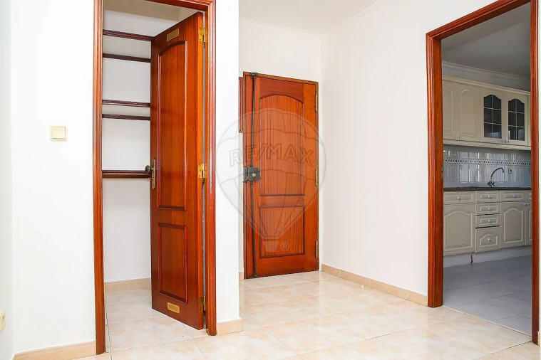 Apartamento T2 para Venda em Carregado e Cadafais Foto 6