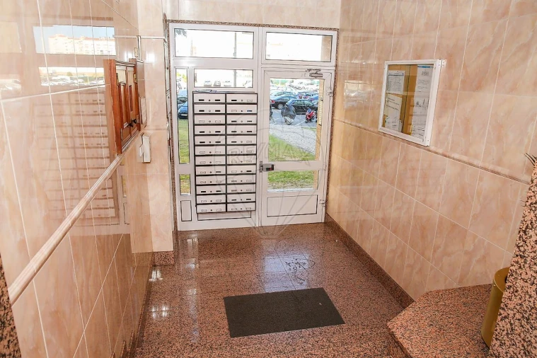 Apartamento T2 para Venda em Carregado e Cadafais Foto 20