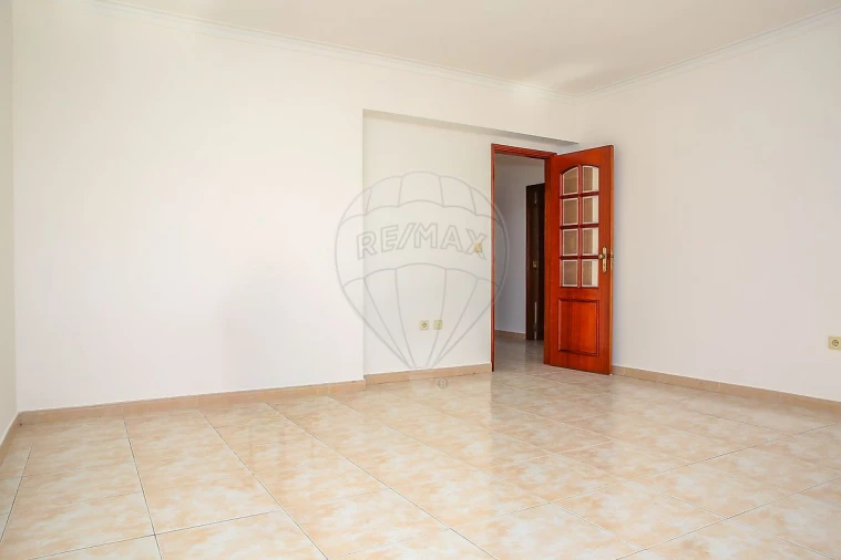 Apartamento T2 para Venda em Carregado e Cadafais Foto 3