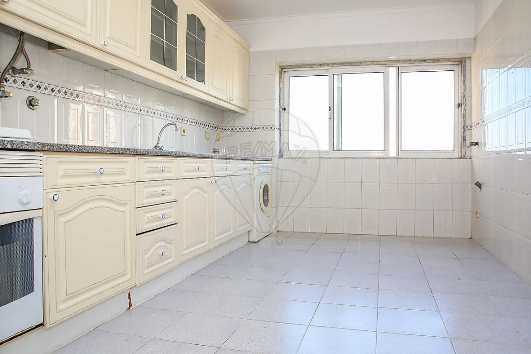 Apartamento T2 para Venda em Carregado e Cadafais Foto 8