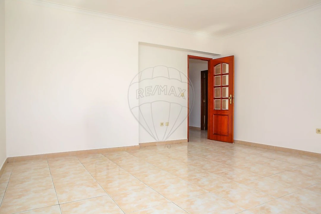 Apartamento T2 para Venda em Carregado e Cadafais Foto 3