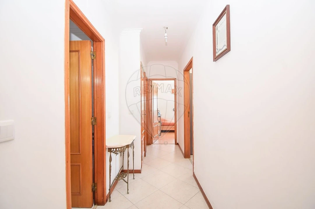 Apartamento T2 para Venda em Rio de Mouro Foto 1