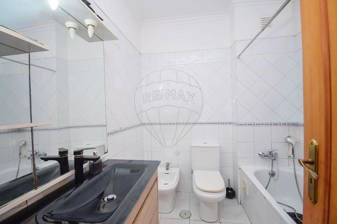 Apartamento T2 para Venda em Rio de Mouro Foto 16