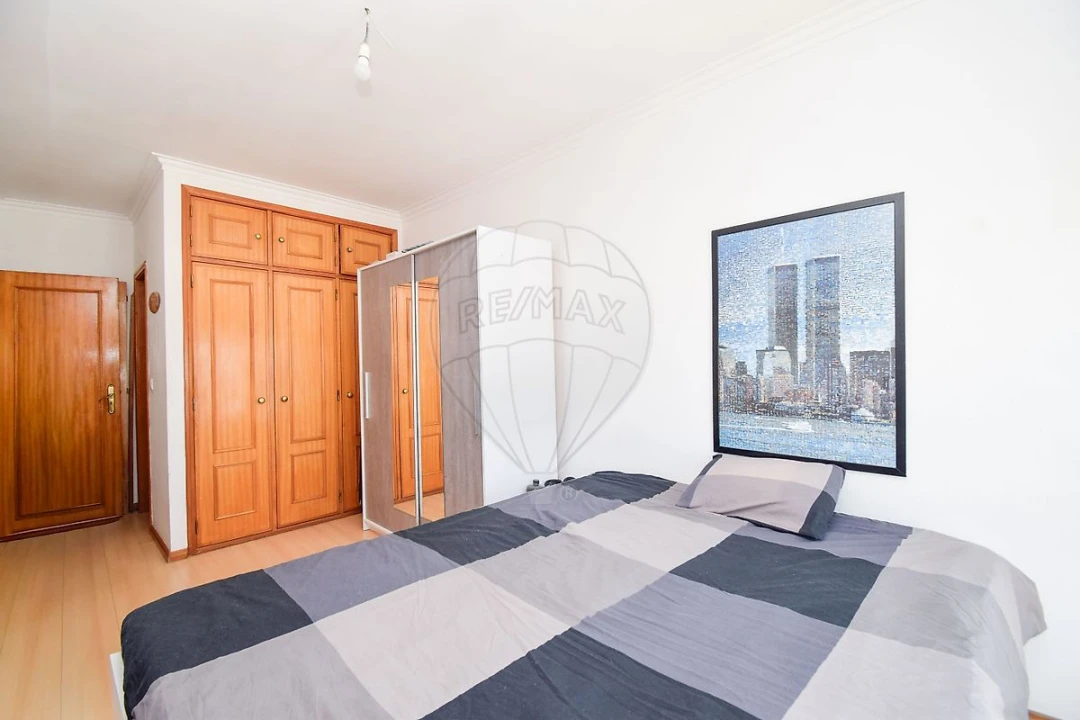 Apartamento T2 para Venda em Rio de Mouro Foto 2