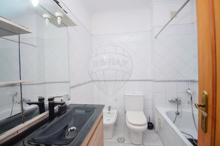 Apartamento T2 para Venda em Rio de Mouro Foto 16