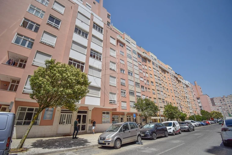 Apartamento T2 para Venda em Rio de Mouro Foto 4