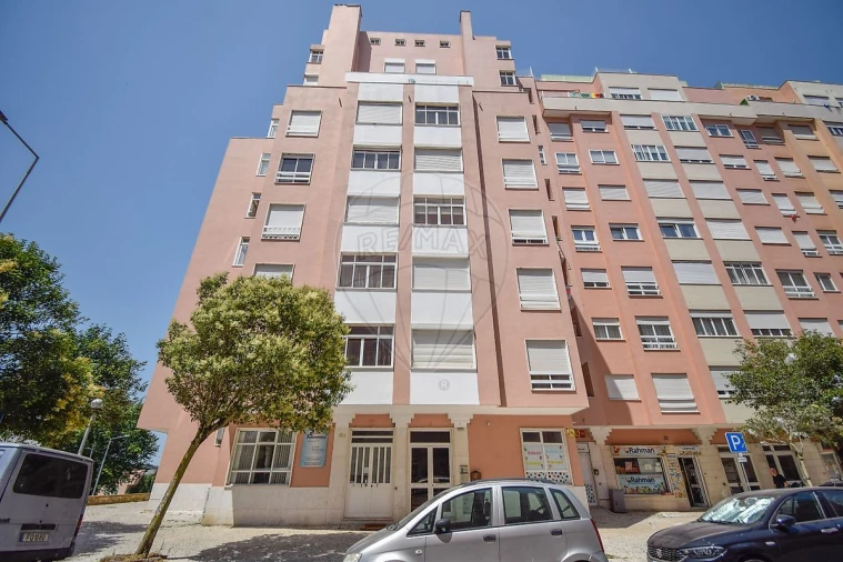 Apartamento T2 para Venda em Rio de Mouro Foto 5