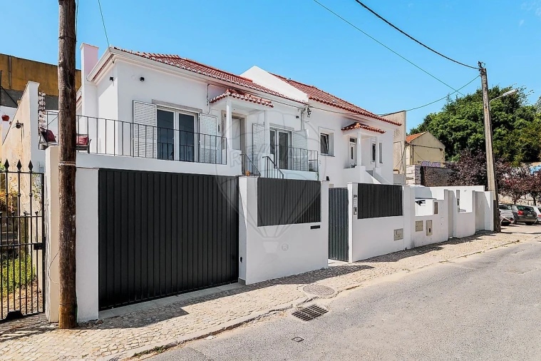 Moradia T4 para Venda em Almada, Cova da Piedade, Pragal e Cacilhas Foto 2