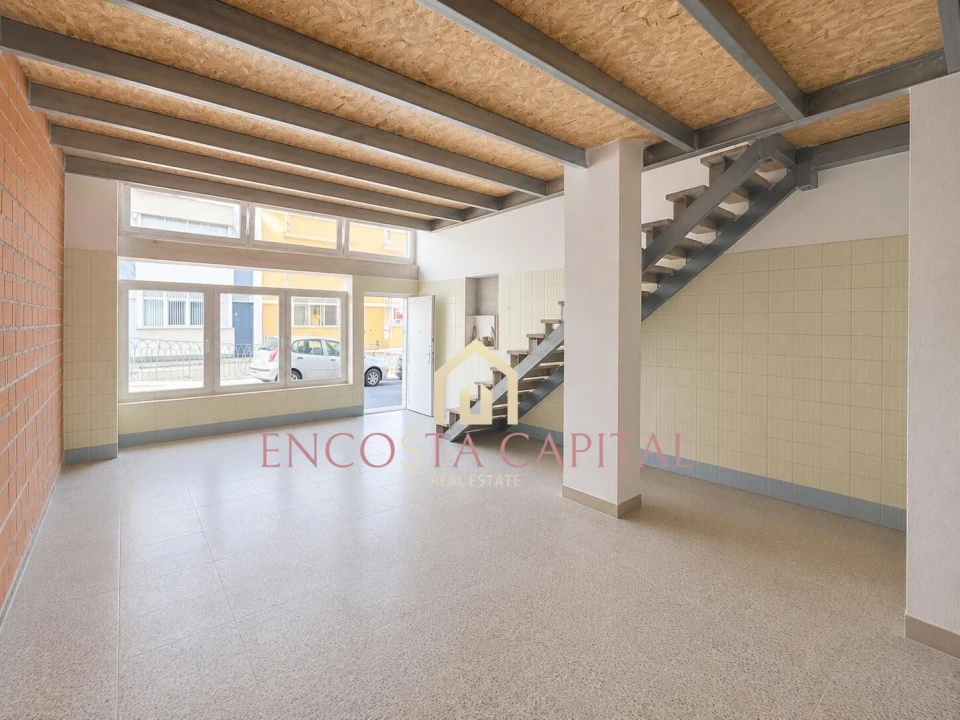 Apartamento T1 para Venda em Sacavém e Prior Velho Foto 9