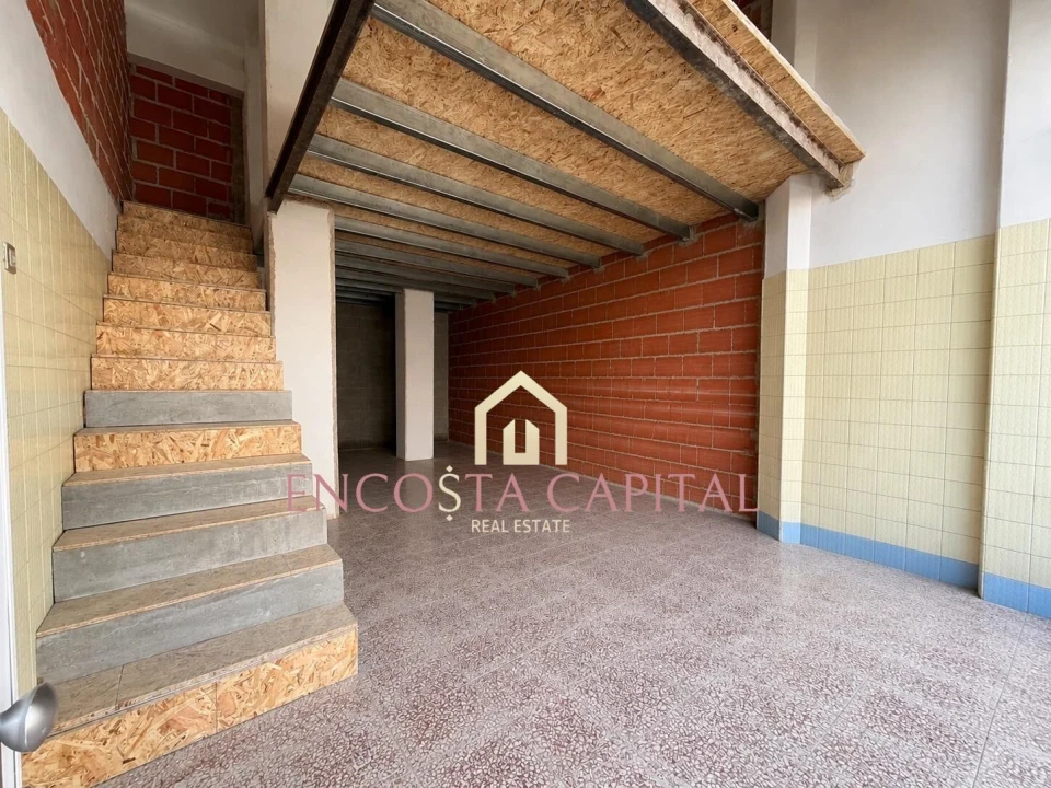 Apartamento T1 para Venda em Sacavém e Prior Velho Foto 8