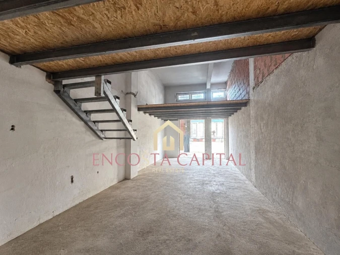 Apartamento T1 para Venda em Sacavém e Prior Velho Foto 9