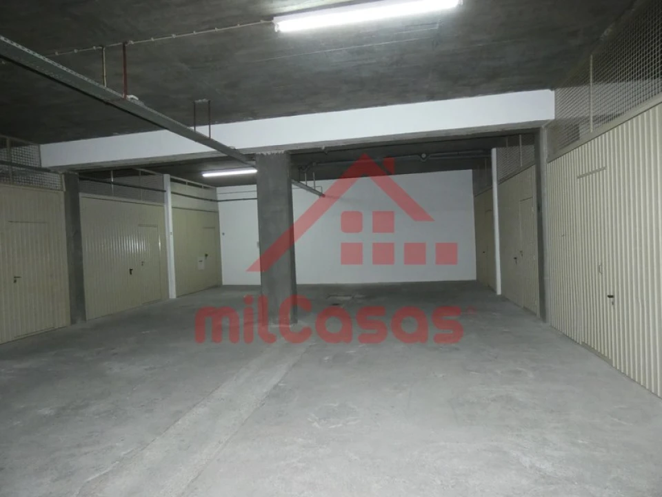 Garagem para Arrendamento em A dos Cunhados e Maceira Foto 1