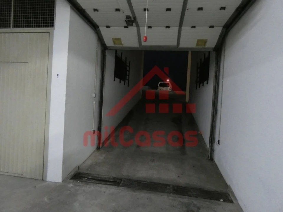 Garagem para Arrendamento em A dos Cunhados e Maceira Foto 3