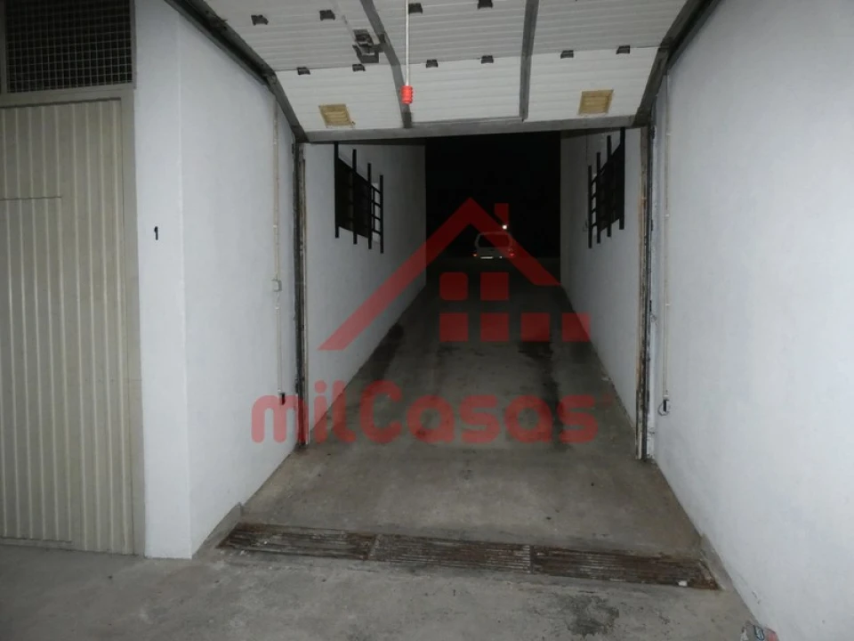 Garagem para Arrendamento em A dos Cunhados e Maceira Foto 4