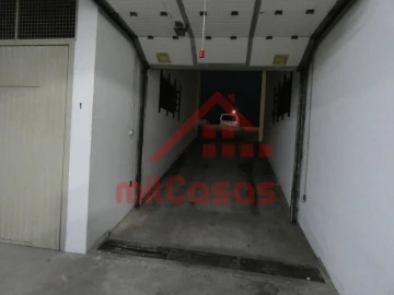 Garagem para Arrendamento em A dos Cunhados e Maceira