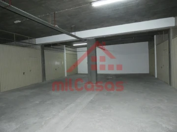 Garagem para Arrendamento em A dos Cunhados e Maceira